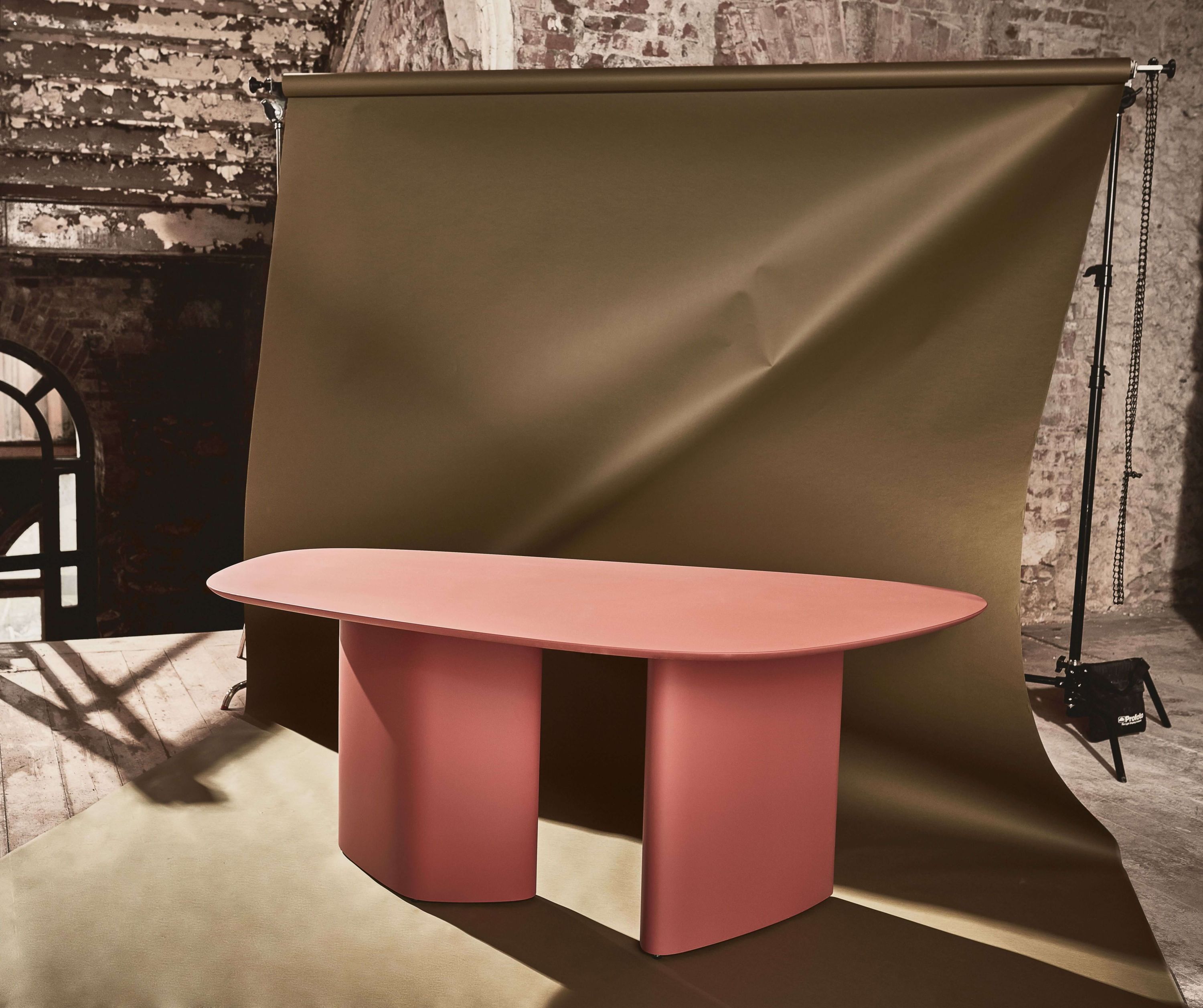 stół jadalniany LIM z nieregularnym blatem koralowy mat