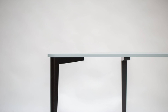 Biurko Narożne NAJA 114 x 85cm Ciemny Koralowy Czarne Nogi